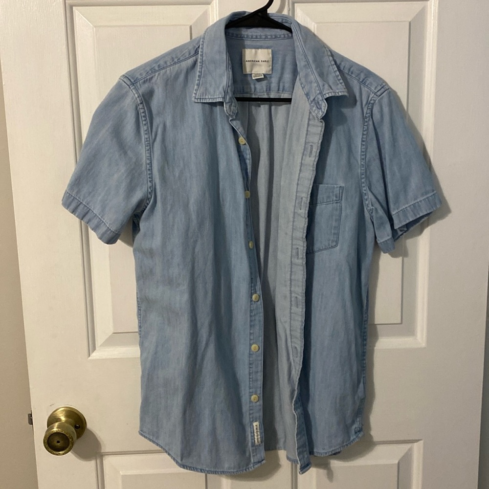 American Eagle light blue short sleeve button down size Medium